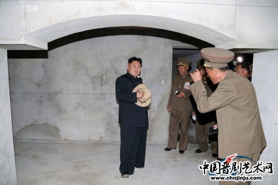 金正恩戴草帽视察工地承诺再建更多教育家住宅[1]-