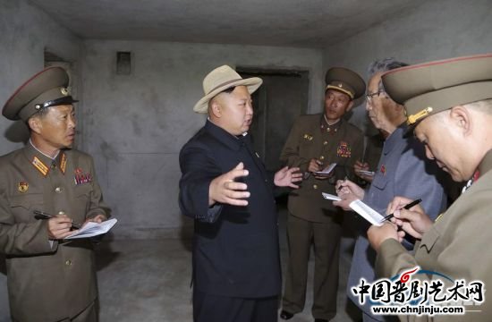 金正恩戴草帽视察工地承诺再建更多教育家住宅[1]-